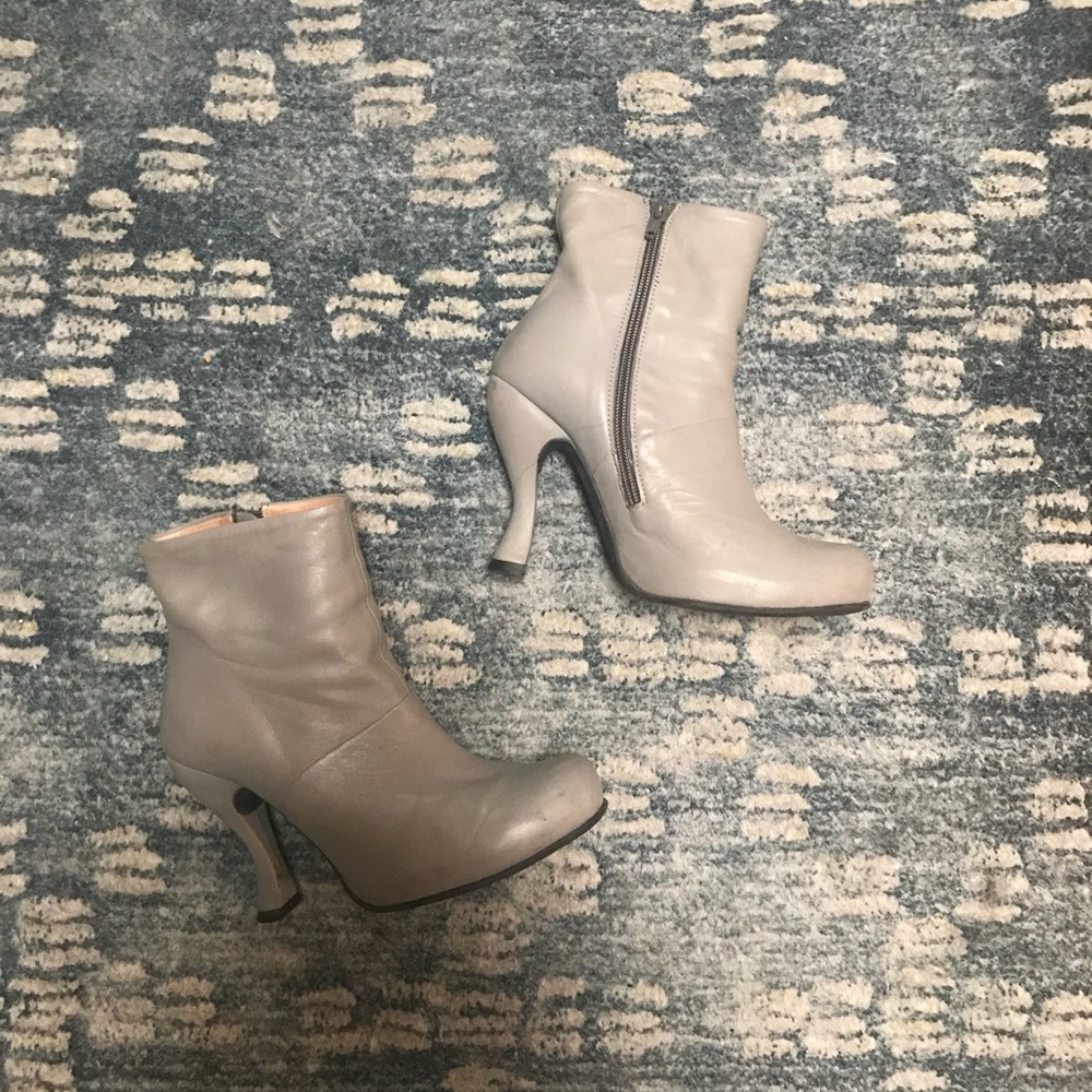 *SOLD* Fluevog Gray Heeled Boots